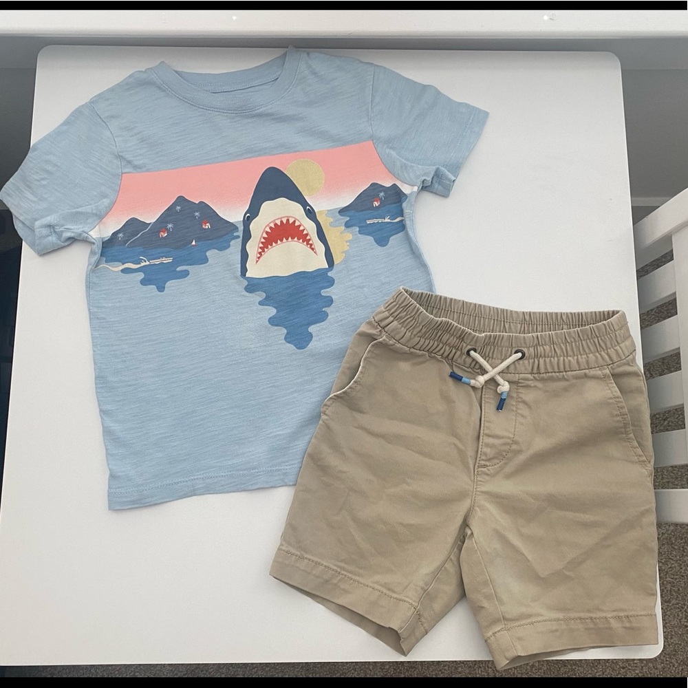 Gap Kids outfit shark t-shirt, shorts 5 yrs